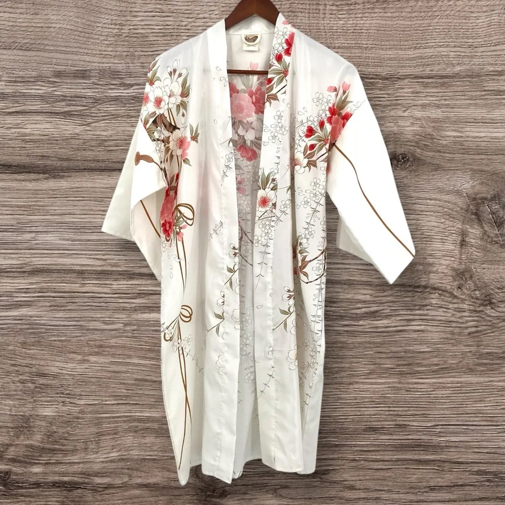 Vintage Kimono Women One Size Japanese White Poly Floral Coverup Asian Botanical - Picture 1 of 11
